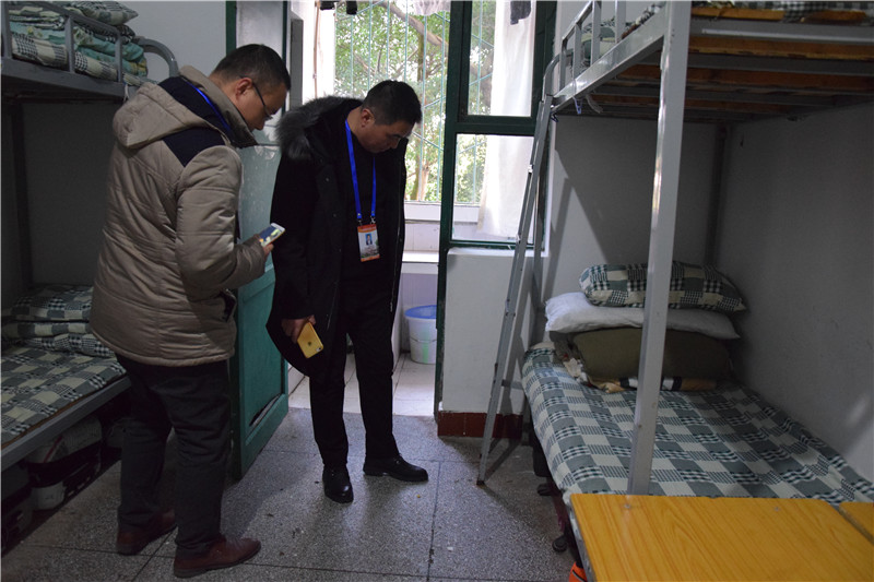 泸县一中开展学生寝室安全卫生大检查